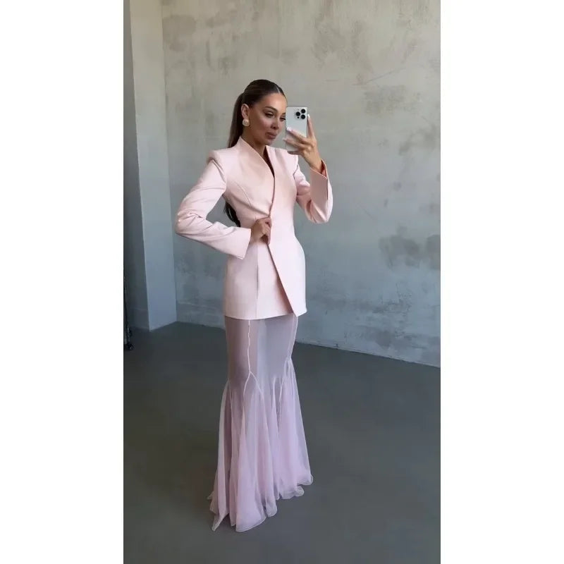Conjunto elegante de blazer y falda larga