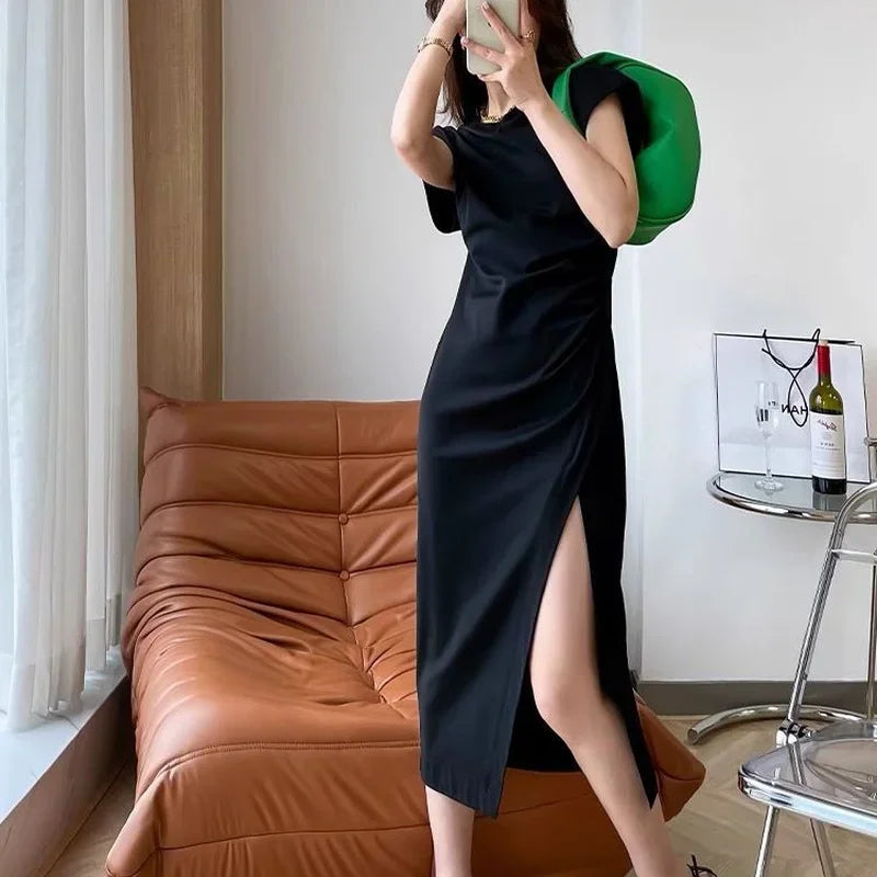 Elegante vestido blanco de largo medio