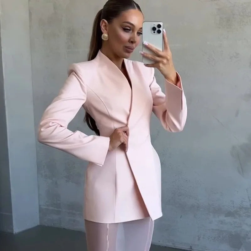 Conjunto elegante de blazer y falda larga